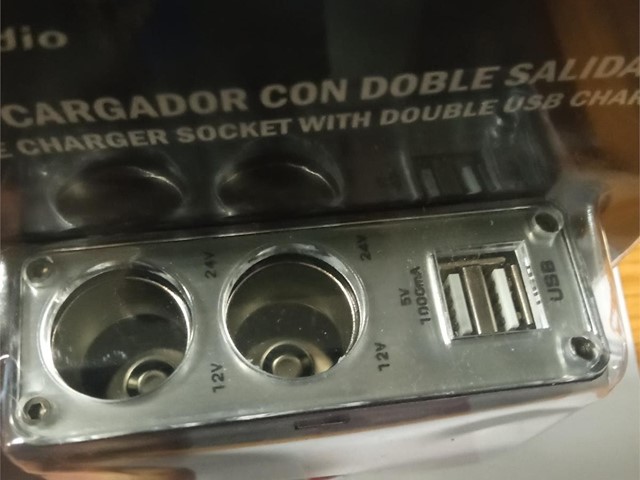 Cargador de Mechero Doble con usb